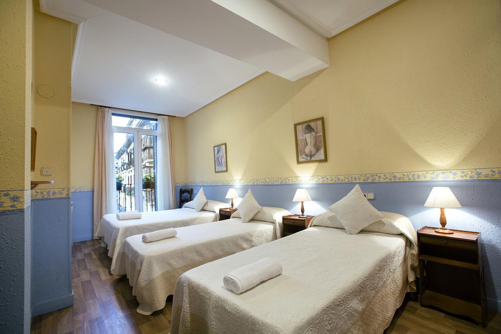 Pension Ibai Saint-Sébastien Chambre photo